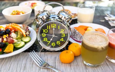 clock with nutritious food for intermittent fasting